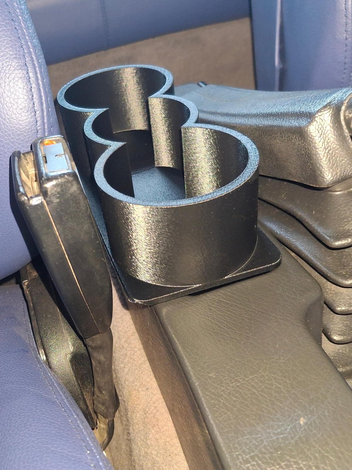 BMW E30 Cupholder Center