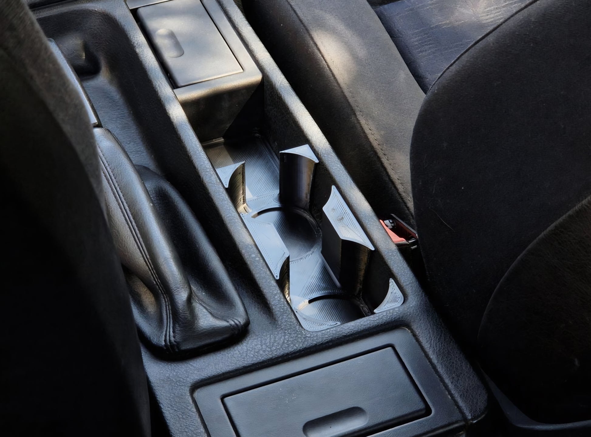 BMW E36 Cupholder Basic – close-up